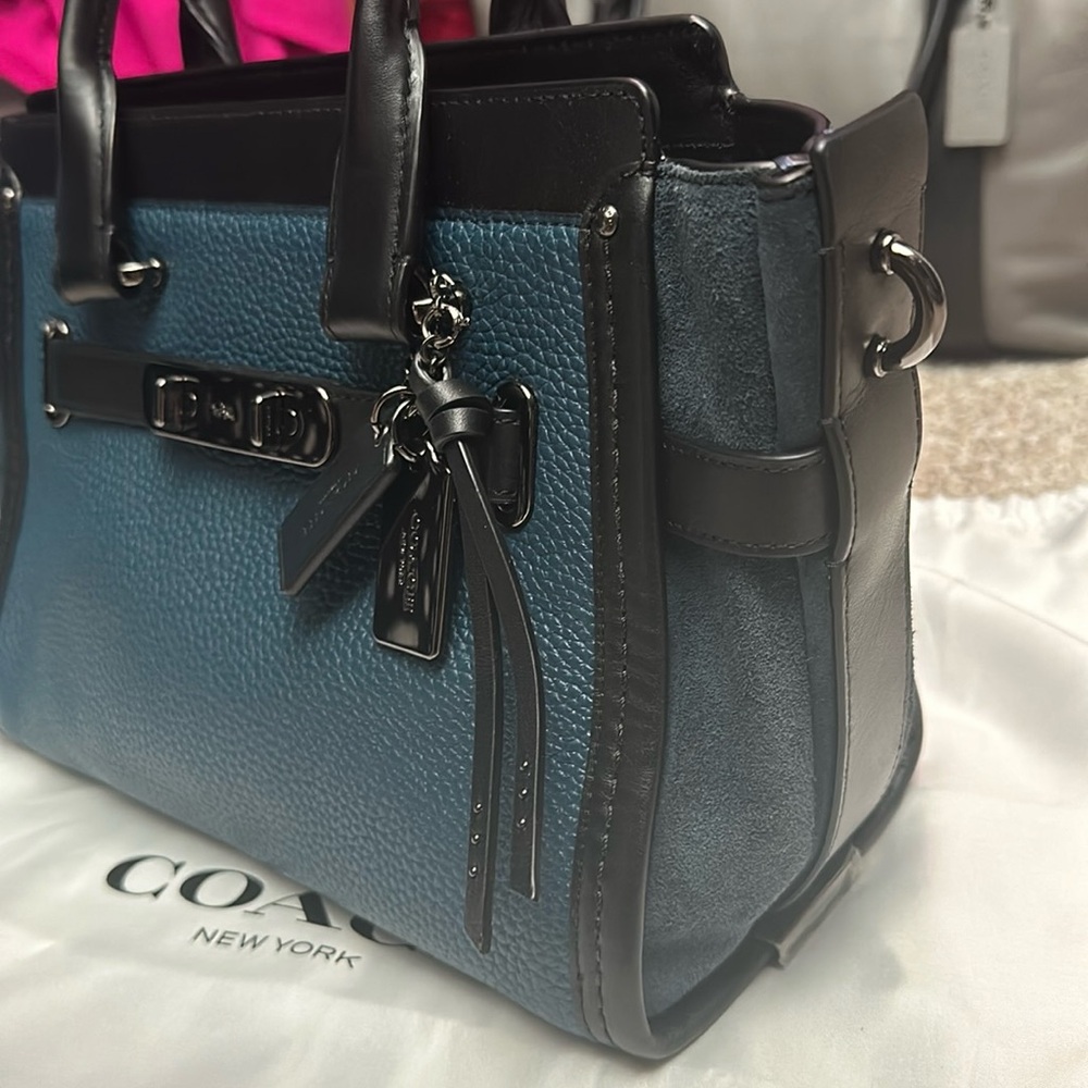 Rare Coach Swagger color block black leather & dark blue suede sides, crossbody - Picture 3 of 13